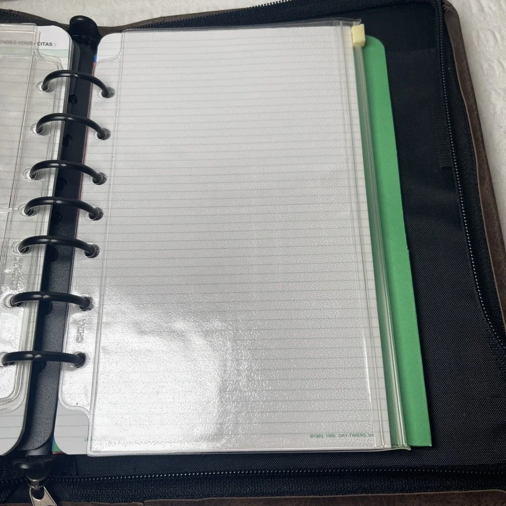 Day Timer Brown Zippered 7-Ring Planner Organizer  Approx. 8